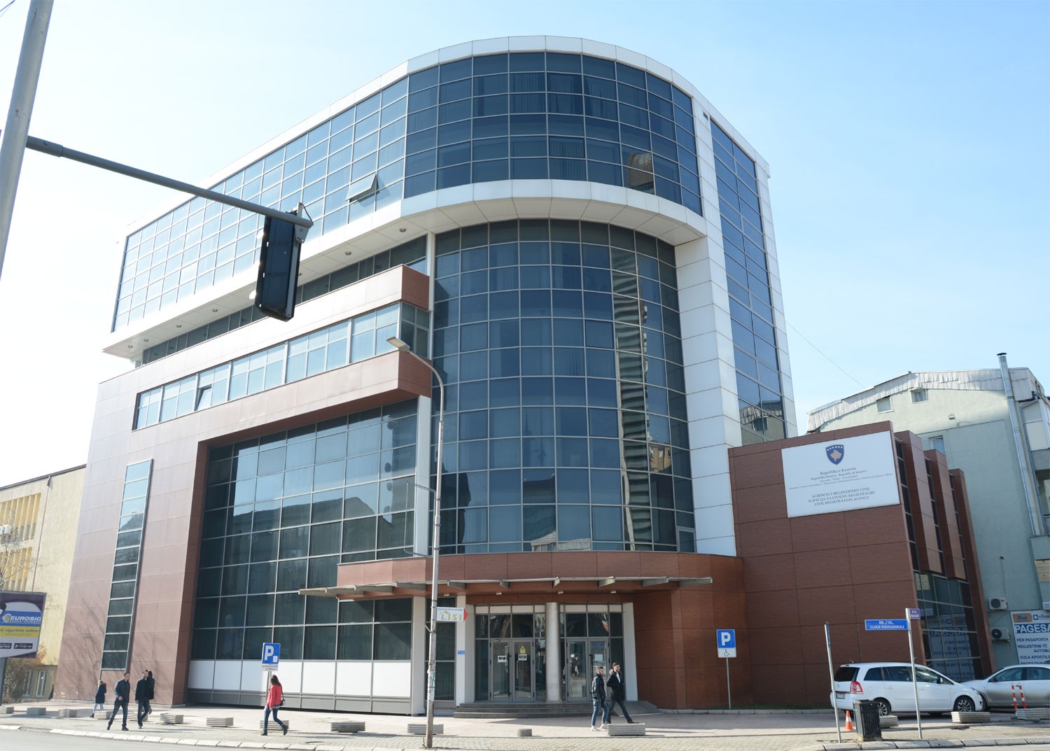 Zgjatet orari i shërbimeve në Qendrat për Pajisje me Dokumente gjatë festave