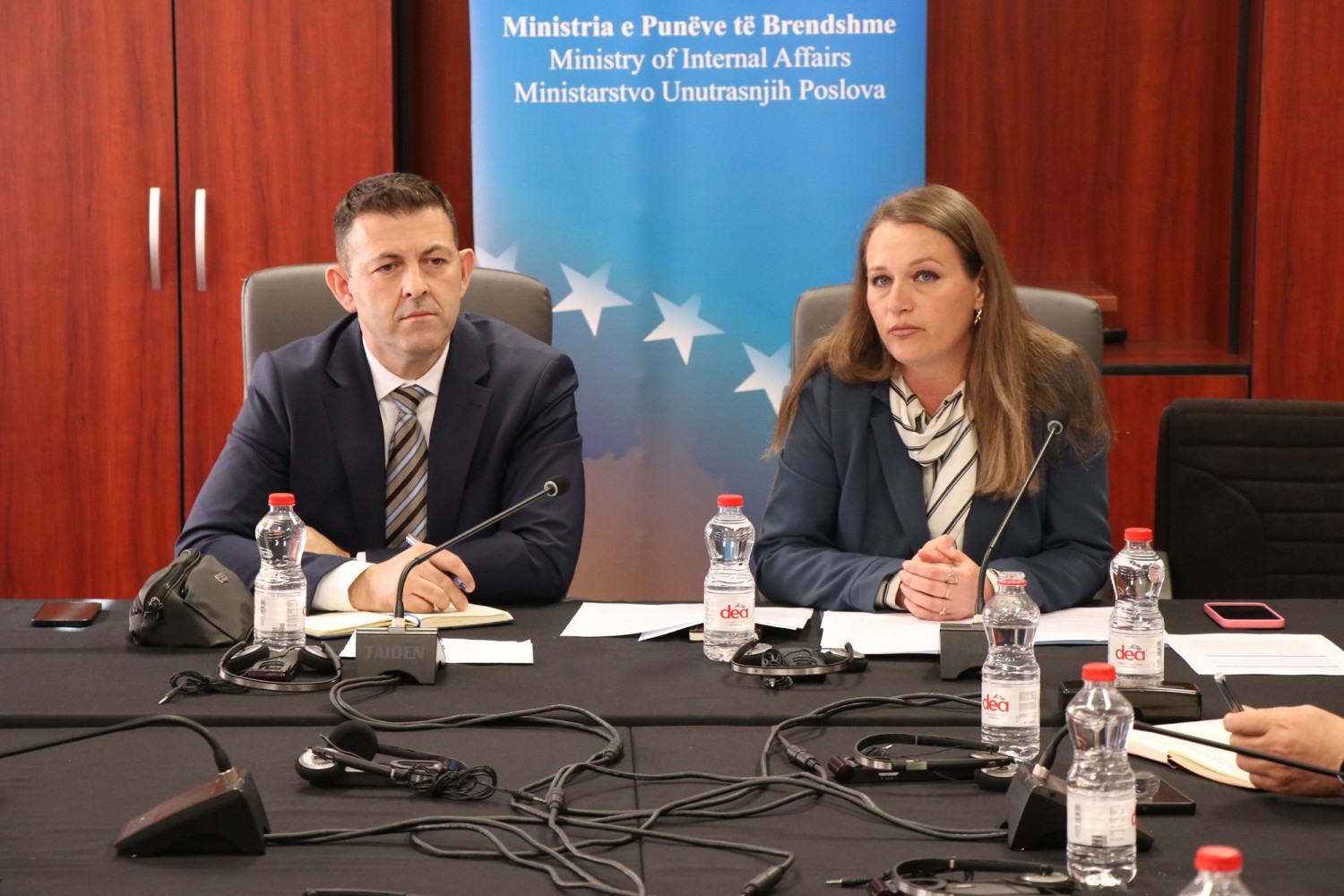 Në Mitrovicën e Veriut u mbajt tryezë me OJQ-të për fushatën për Ligjin për të Huaj dhe Ligjin për Automjete