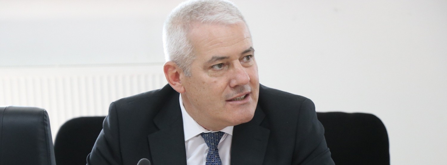 Ministri Sveçla sot do të mbajë konferencë për media