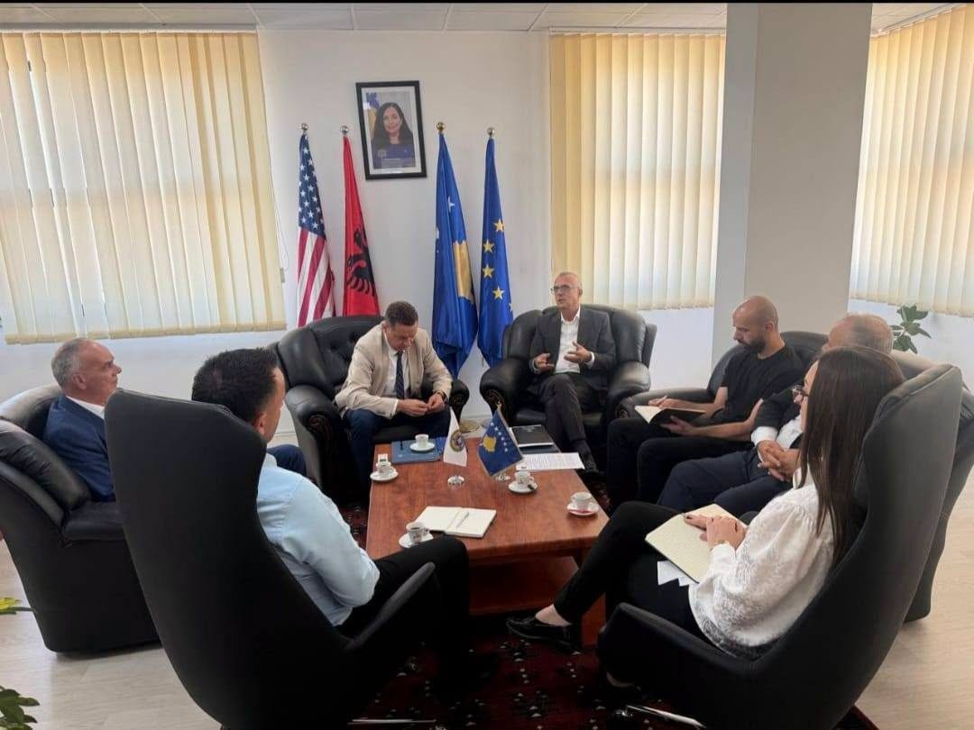 Zëvendësministri Dugolli vizitoi Agjencinë e Menaxhimit të Emergjencave