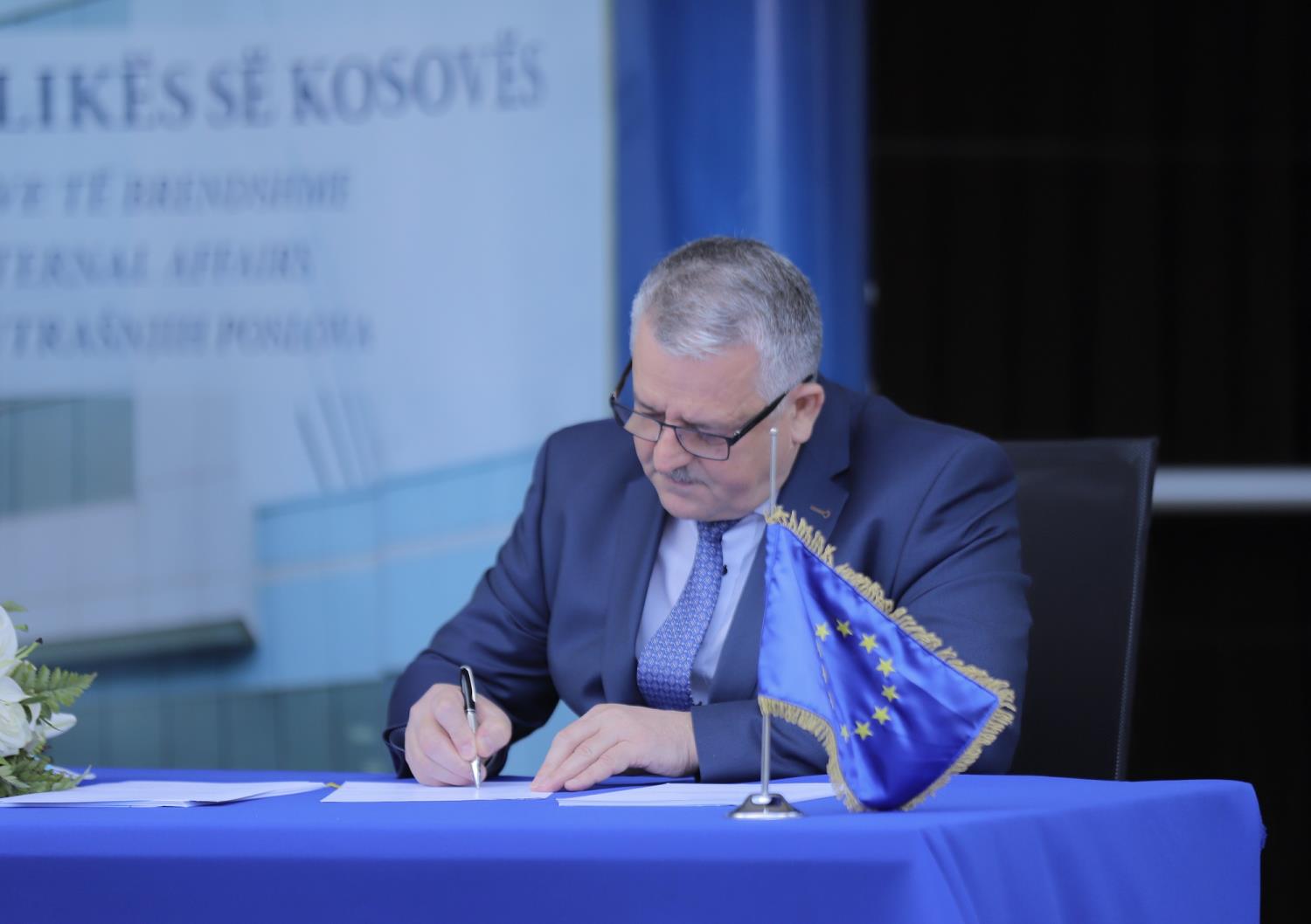 Ministri Veliu nënshkruajti marrëveshjen e bashkëpunimit me EUROPOL-in