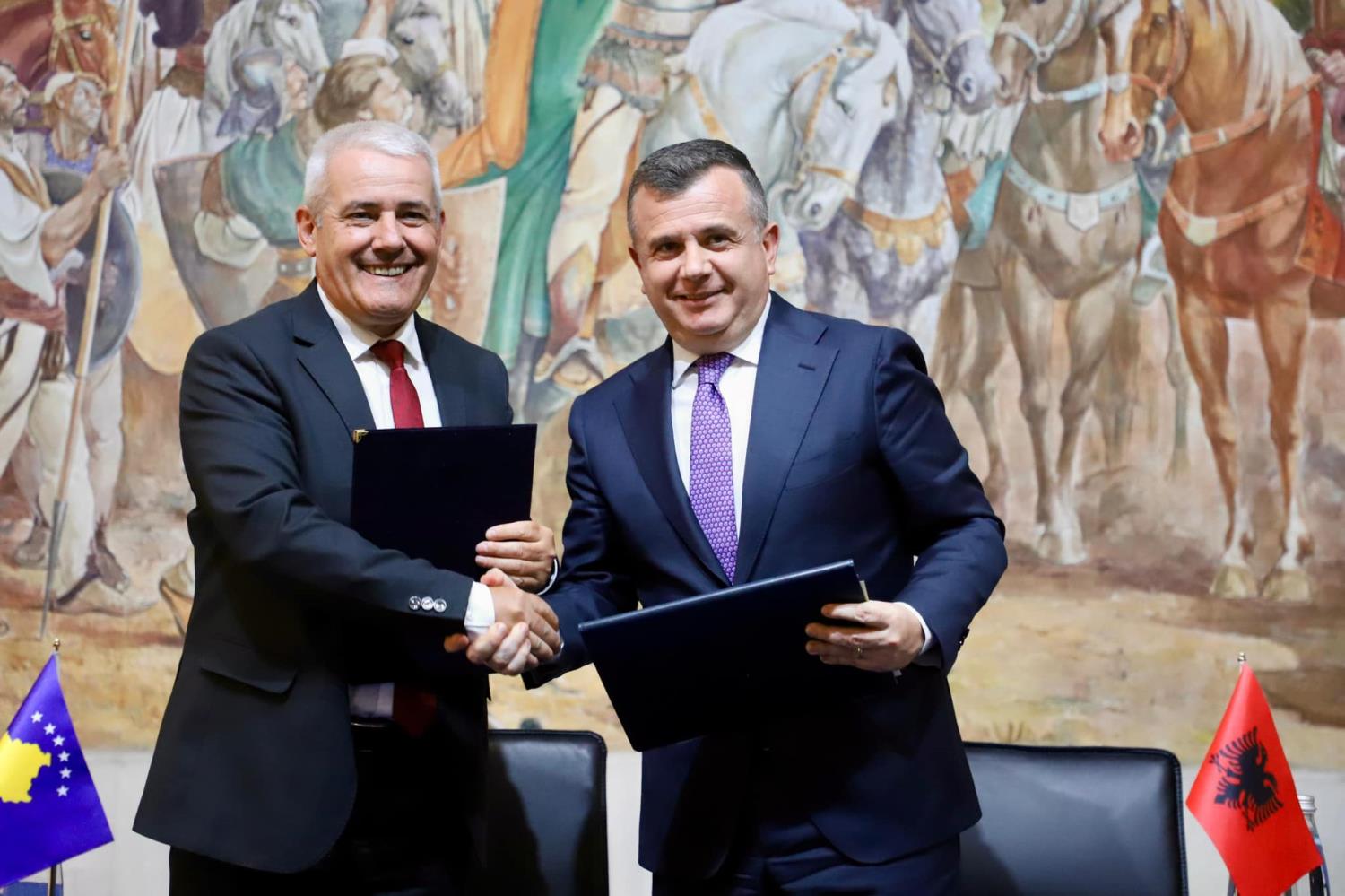 Ministar Sveçla i Balla potpisuju sporazum za olakšavanje prelaska granice u Morina-Kukes