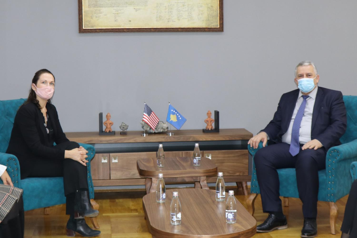 Ministri Veliu priti në takim Këshilltaren Ligjore në Ambasadën e ShBA-ve