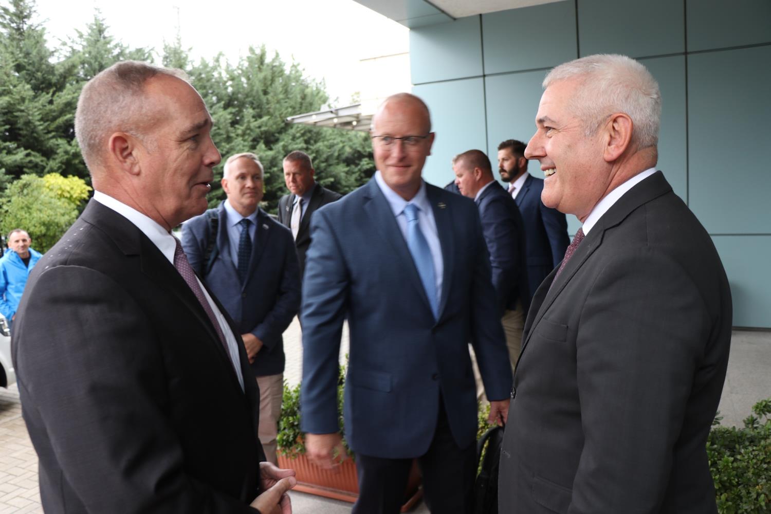  Ministri Sveçla  u takua me përfaqësuesit e Policisë së Iowa